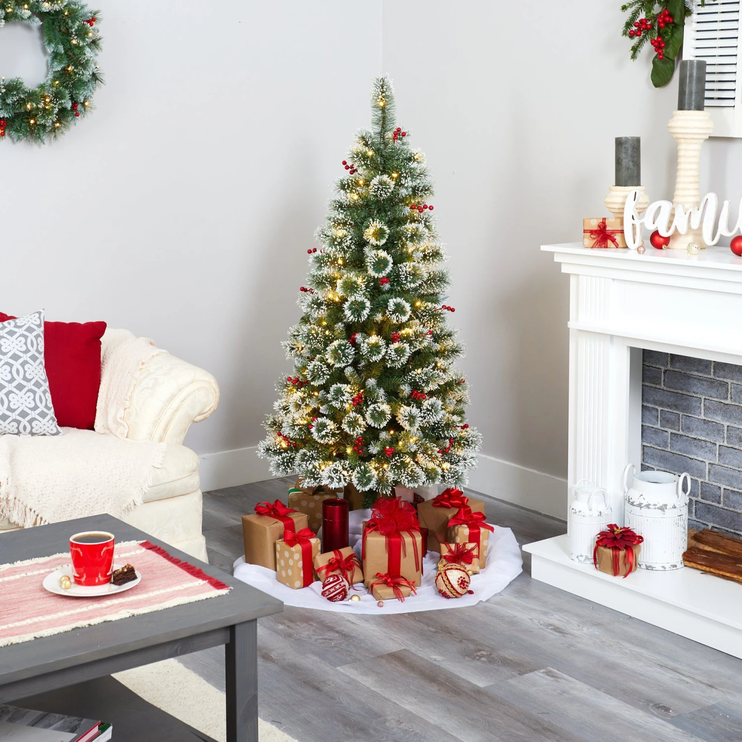 5’ Frosted Swiss Pine Artificial Christmas Tree With 200 Clear LED Lights And Berries 6 5’ Frosted Swiss Pine Artificial Christmas Tree With 200 Clear LED Lights And Berries - Image 6