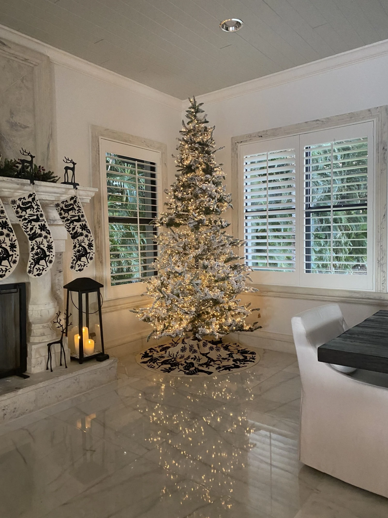 9' Flocked Grand Northern Rocky Fir Artificial Christmas Tree With 8208 Warm Cluster (Multifunction) LED Lights And 1818 Bendable Branches 10 9' Flocked Grand Northern Rocky Fir Artificial Christmas Tree With 8208 Warm Cluster (Multifunction) LED Lights And 1818 Bendable Branches - Image 10